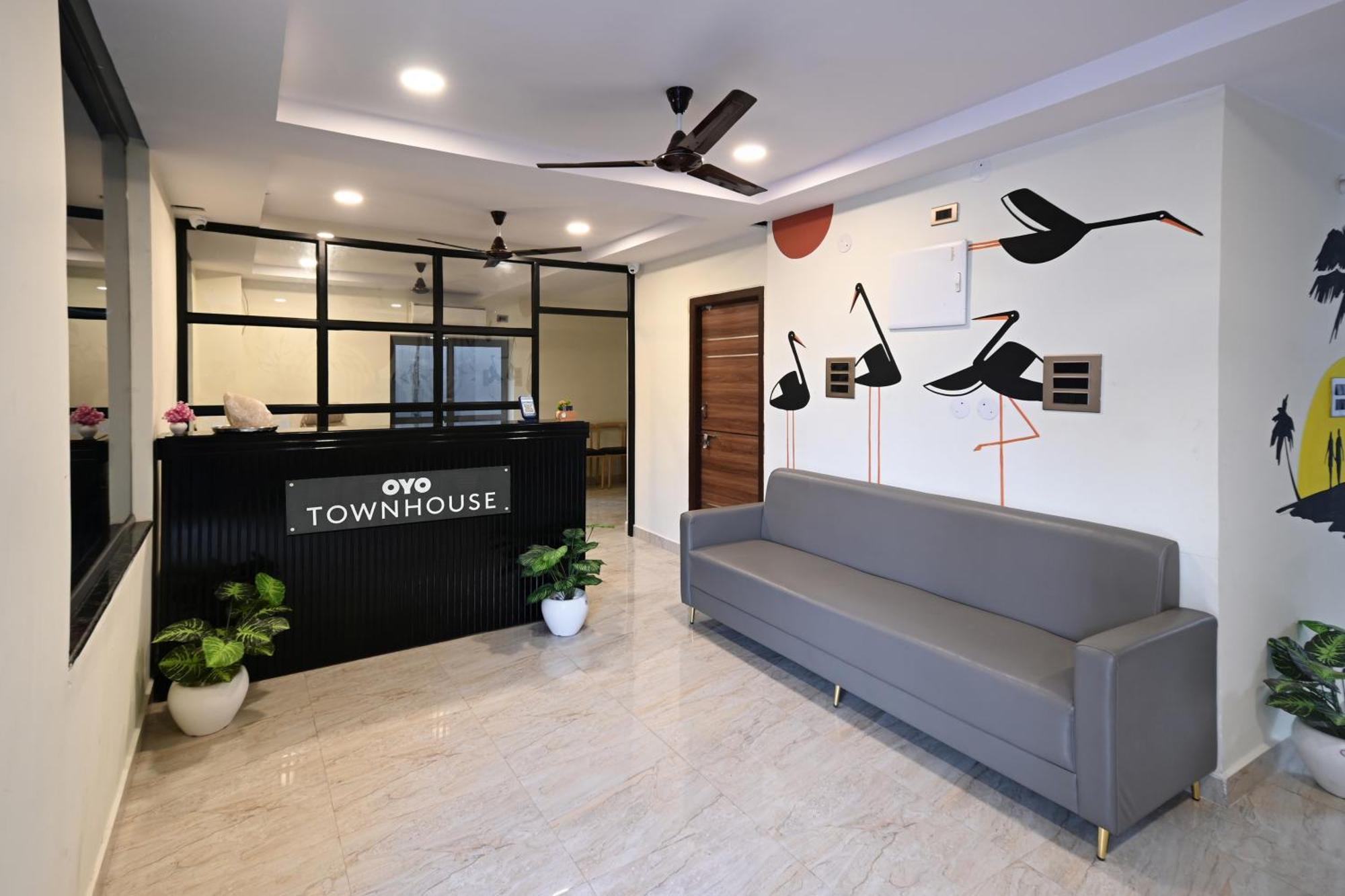 Super Townhouse De Alphabet Karmanghat Hyderabad Eksteriør billede