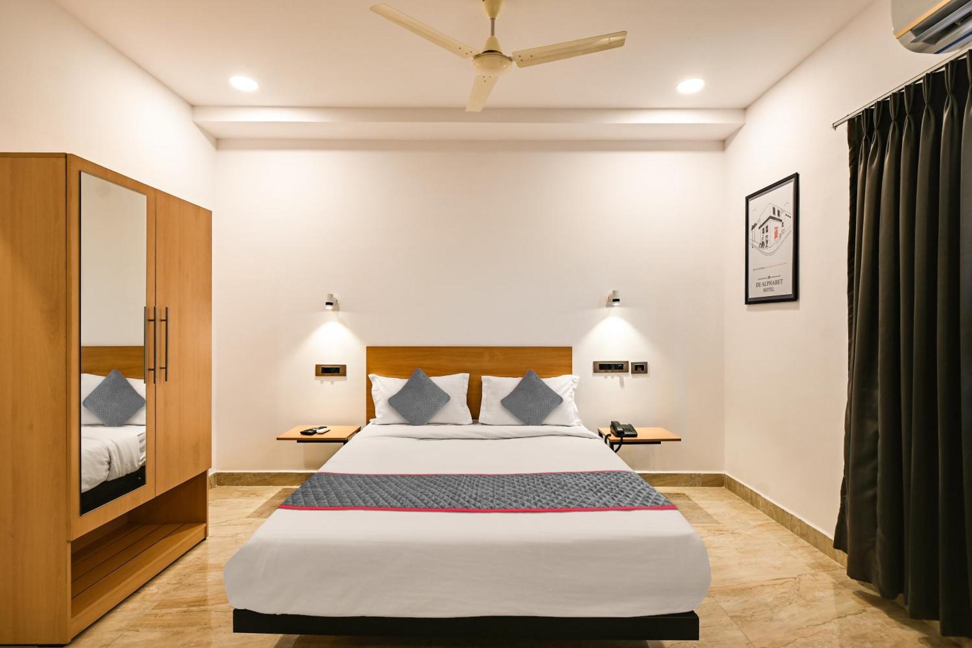 Super Townhouse De Alphabet Karmanghat Hyderabad Eksteriør billede